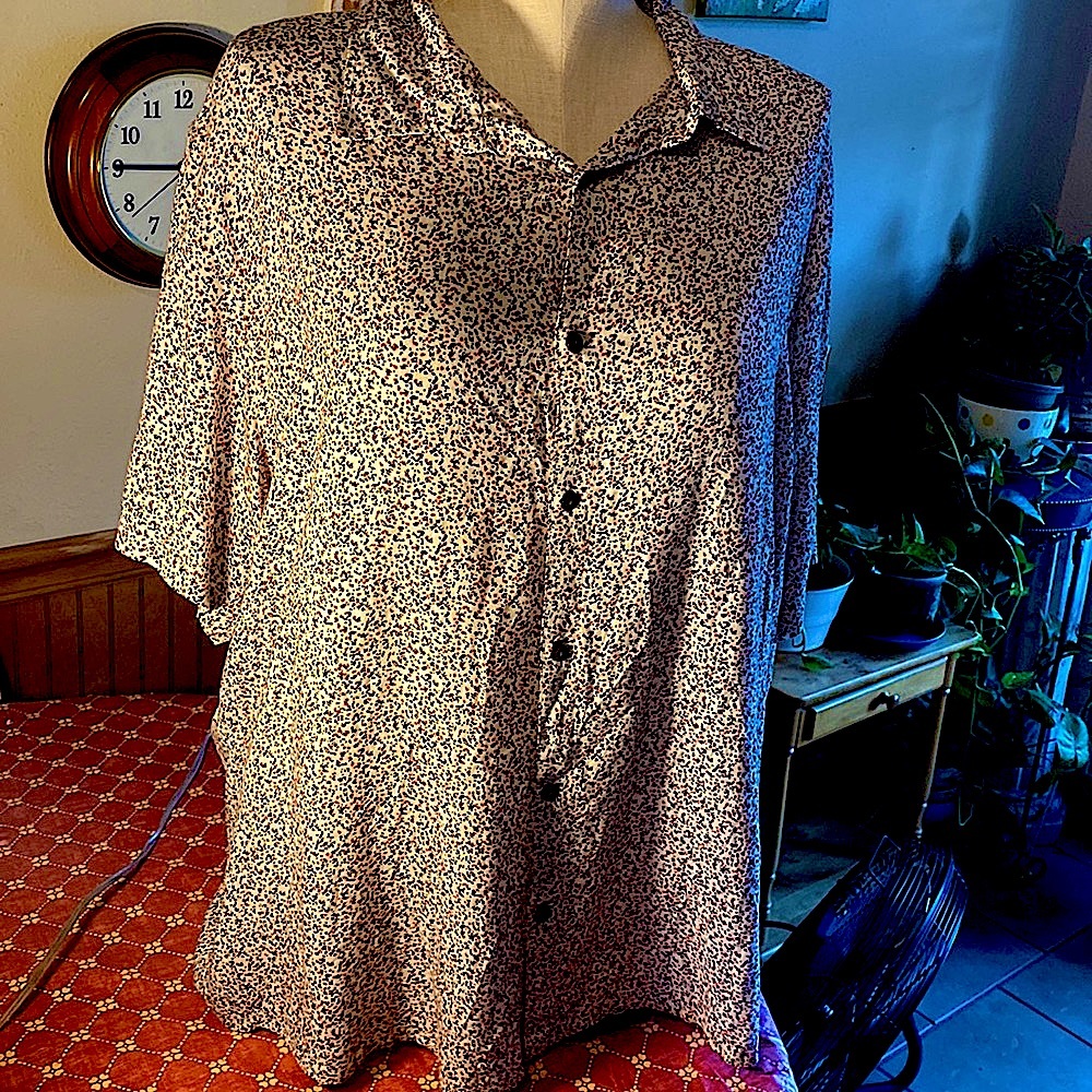 California XXL-TA Button Up Floral Print Blouse Perfect For Your OOTD Style NWOT